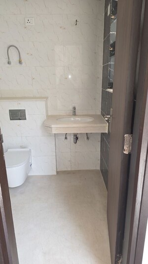 Kitchen in 3 BHK Builder Floor at BPTP Amstoria, Sector 102 – for Sale