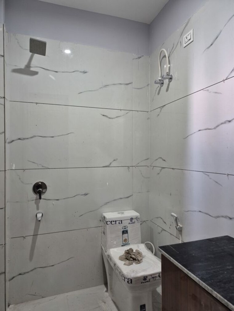 Bathroom, bptp-district-phase-2 3 Bedroom 1200 Sq.Ft. Builder Floor In Sector 84 Faridabad 10679416