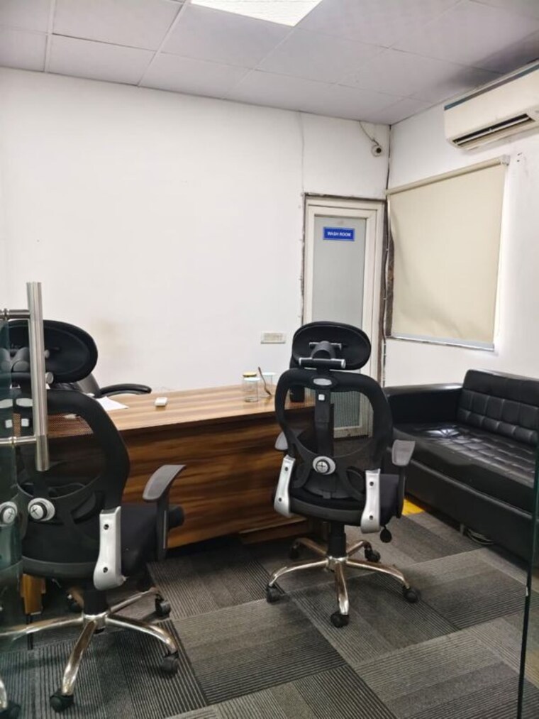 Gym, sector 63 Commercial Office Space in IT/SEZ 4500 Sq.Ft. In Sector 63 Noida 10679426