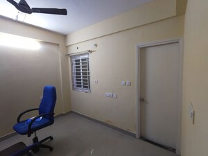 Room in 3 BHK Apartment at Amarprakash Temple Waves, Chromepet – for Rent