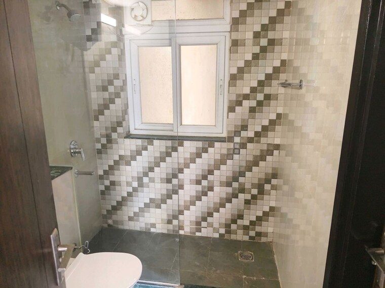 Bathroom, sector 22 3 Bedroom 1550 Sq.Ft. Builder Floor In Sector 22 Gurgaon 10679464