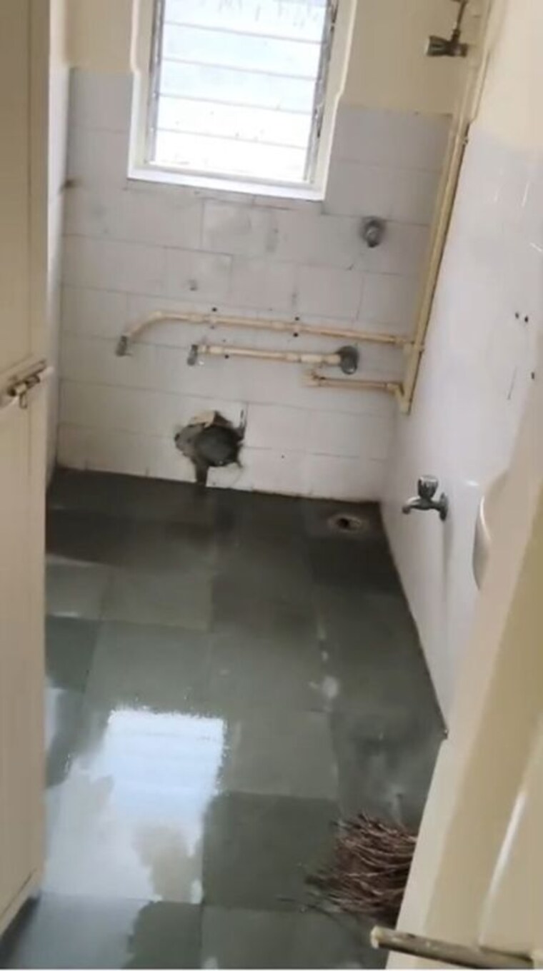 Bathroom, chembur Commercial Office Space 1040 Sq.Ft. In Chembur Mumbai 10679461