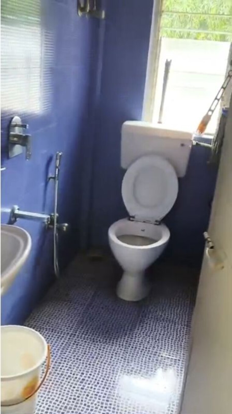Bathroom, chembur Commercial Office Space 1040 Sq.Ft. In Chembur Mumbai 10679461