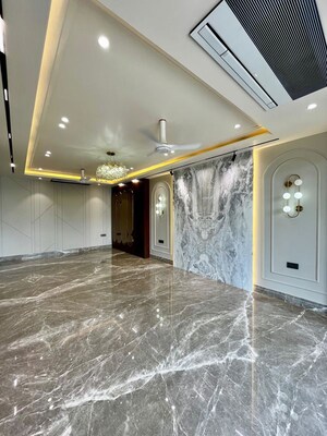 4 BHK Builder Floor For Rent in Sector 21
