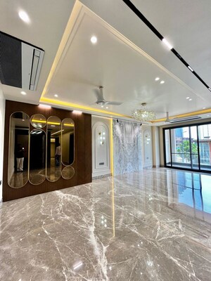 Building Lobby in 4 BHK Builder Floor at Sector 21 – for Rent