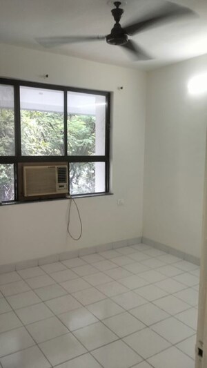 Room in 1 BHK Apartment at Bramha Aangan, Salunkhe Vihar Society – for Rent