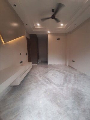 Room in 3 BHK Builder Floor at Paschim Vihar – for Sale