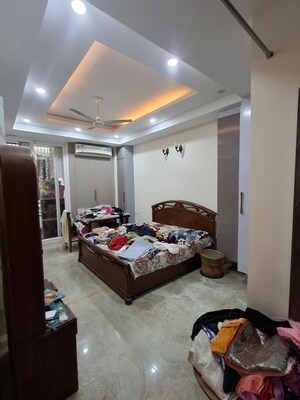 Bedroom in 3 BHK Builder Floor at AWHO Sujjan Vihar, Sector 43 – for Rent