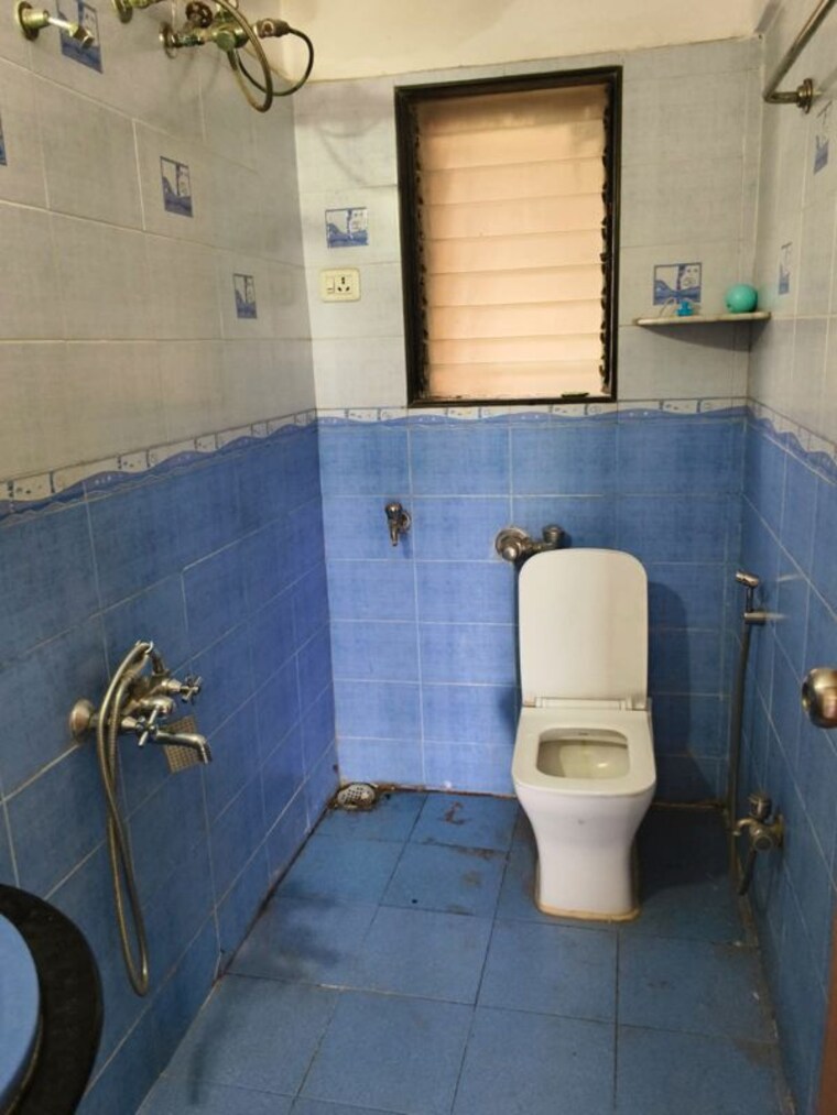 Bathroom, lokhandwala-whispering-palms 3 Bedroom 865 Sq.Ft. Apartment In Kandivali East Mumbai 10679531