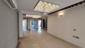 Room in 4 BHK Builder Floor at Ansal Esencia-Mulberry Homes, Sector 67 – for Rent
