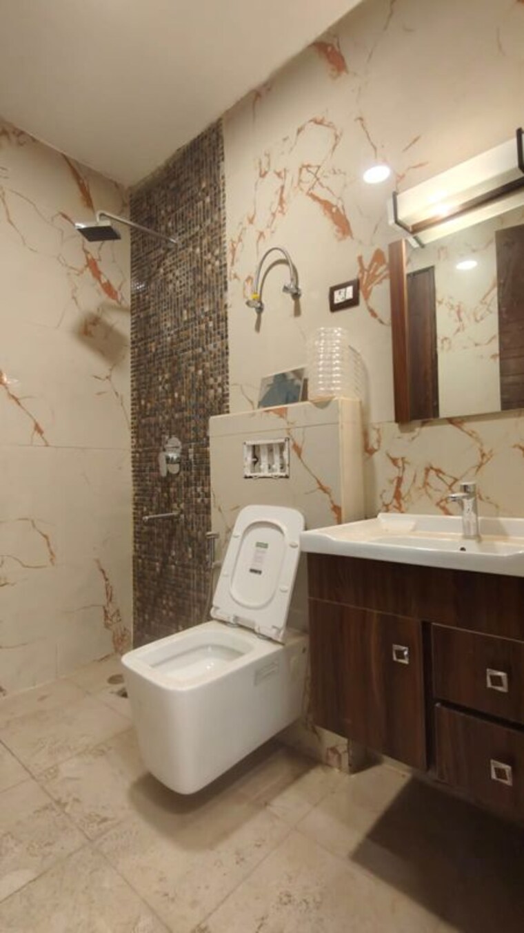 Bathroom, ansal-esencia-mulberry-homes 4 Bedroom 2700 Sq.Ft. Builder Floor In Sector 67 Gurgaon 10679552