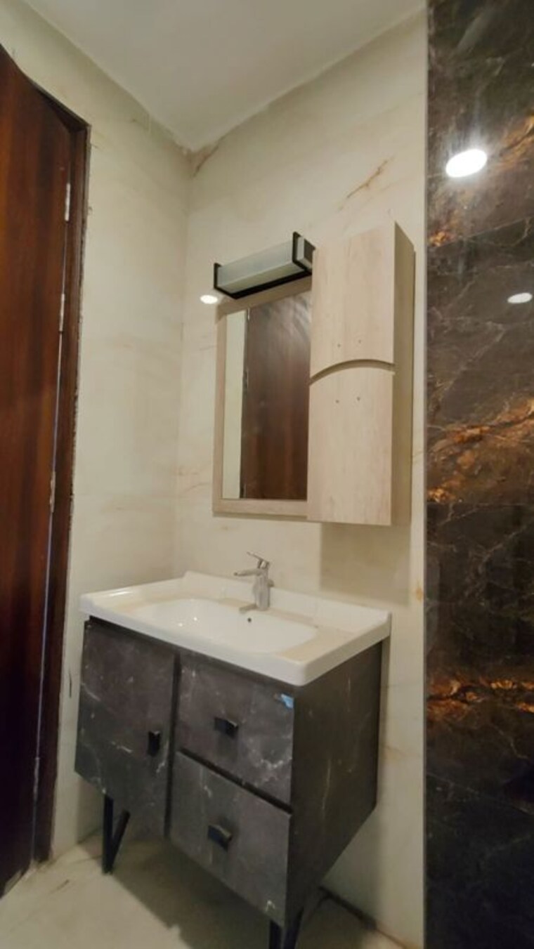 Bathroom, ansal-esencia-mulberry-homes 4 Bedroom 2700 Sq.Ft. Builder Floor In Sector 67 Gurgaon 10679552