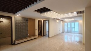 Room in 4 BHK Builder Floor at Ansal Esencia-Mulberry Homes, Sector 67 – for Rent