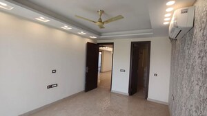 Room in 4 BHK Builder Floor at Ansal Esencia-Mulberry Homes, Sector 67 – for Rent