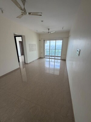 Room in 2 BHK Apartment at JP Decks, Goregaon East – for Rent