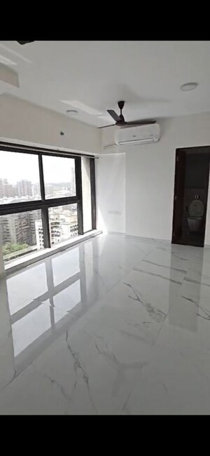 Room in 3 BHK Apartment at Level The Residences, Andheri West – for Rent