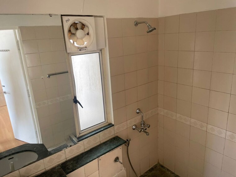 Bathroom, lord-krishna-apartment 4 Bedroom 3200 Sq.Ft. Apartment In Sector 43 Gurgaon 10679554