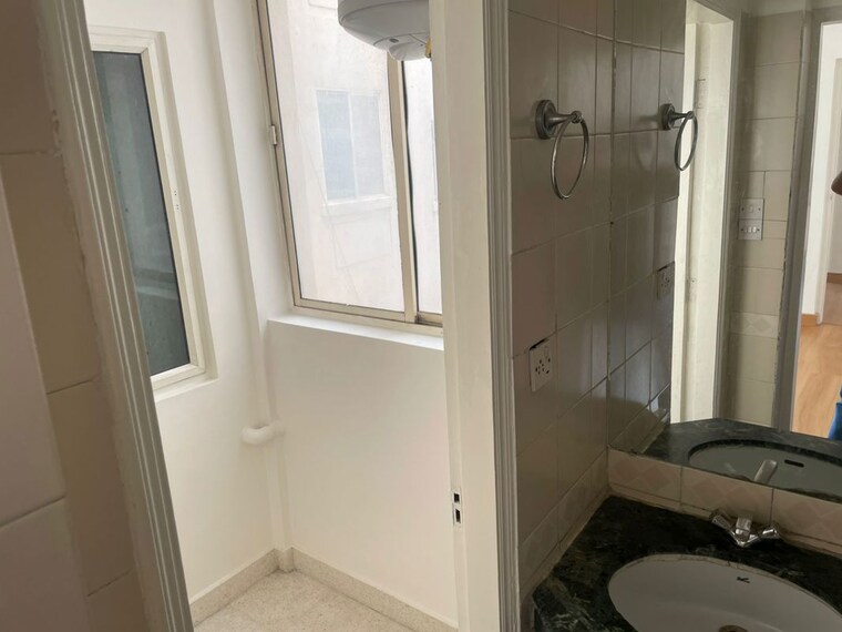 Bathroom, lord-krishna-apartment 4 Bedroom 3200 Sq.Ft. Apartment In Sector 43 Gurgaon 10679554