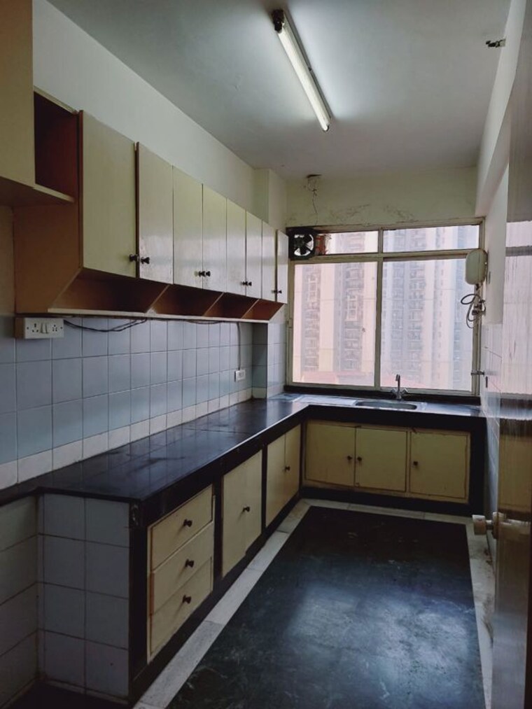 Kitchen, lord-krishna-apartment 4 Bedroom 3200 Sq.Ft. Apartment In Sector 43 Gurgaon 10679554