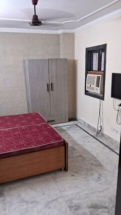 1 BHK +Builder Floor For Rent in Kalkaji