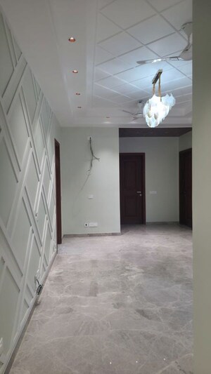 Room in 4 BHK Builder Floor at Safdarjung Enclave – for Rent