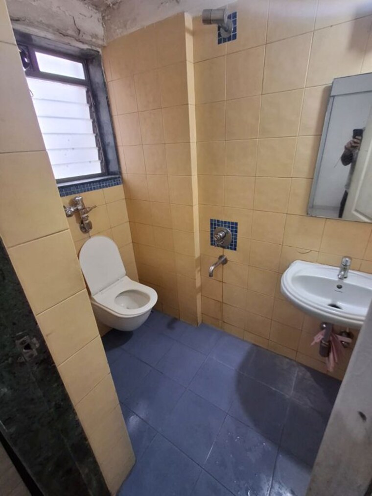 Bathroom, everest-world-aspen 2 Bedroom 7000 Sq.Ft. Apartment In Dhokali Thane 10679611