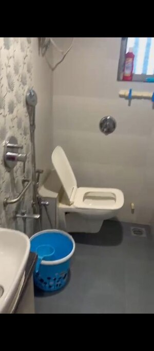 Bathroom in 1 BHK Apartment at Elite The New Green Chambers CHS, Byculla – for Sale