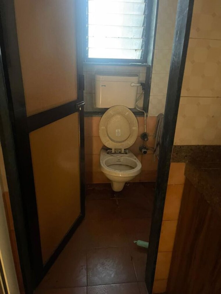 Bathroom, samruddhi-commercial-complex Commercial Office Space 265 Sq.Ft. In Malad West Mumbai 10679637