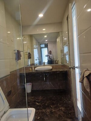 Bathroom in 5 BHK Apartment at DLH Sorrento, Veera Desai Road – for Sale