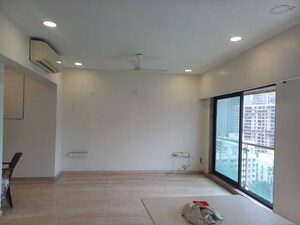 Room in 5 BHK Apartment at DLH Sorrento, Veera Desai Road – for Sale