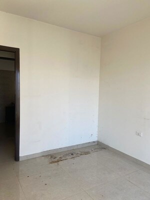 Room in 2 BHK Apartment at Sheth Montana, Mulund West – for Sale