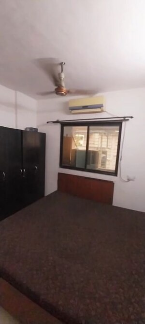 Room in 2 BHK Apartment at Gold Mist, Vile Parle West – for Rent