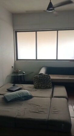 2 BHK Apartment For Rent in Kandivali West
