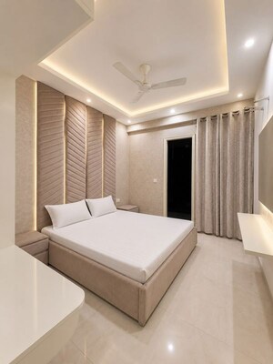 Bedroom in 5 BHK Apartment at Milton Tower, Vip Road – for Sale