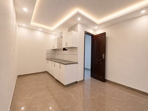 Room in 5 BHK Apartment at Milton Tower, Vip Road – for Sale