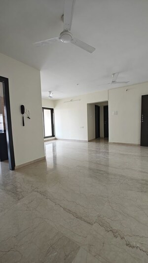 Room in 3 BHK Apartment at Shree Park Altezza, Andheri West – for Sale