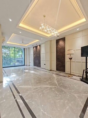 Room in 4 BHK Apartment at BPTP Amstoria, Sector 102 – for Sale