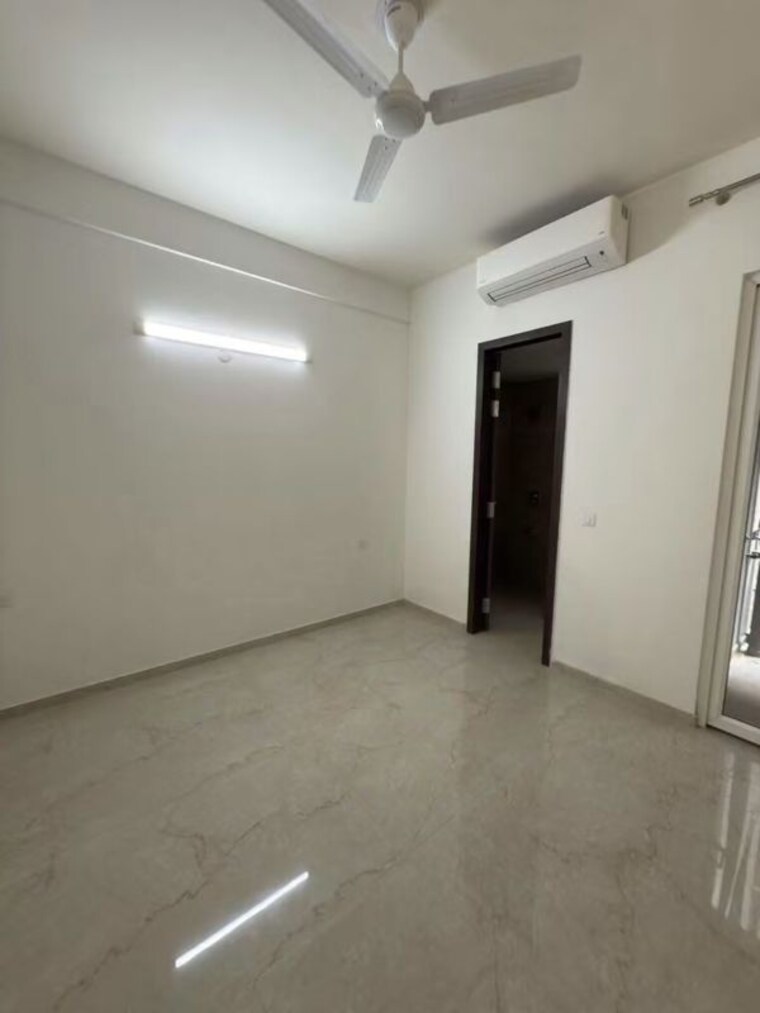 Room, bptp-amstoria 4 Bedroom 500 Sq.Yd. Apartment In Sector 102 Gurgaon 10679767