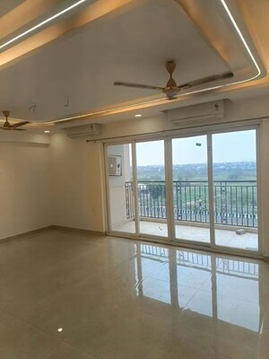 Room in 4 BHK Apartment at BPTP Amstoria, Sector 102 – for Sale
