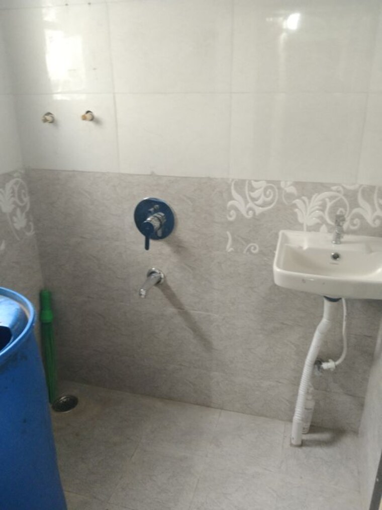 Bathroom, niljyoti society 1 Bedroom 700 Sq.Ft. Apartment In Niljyoti Society Pune 10574329