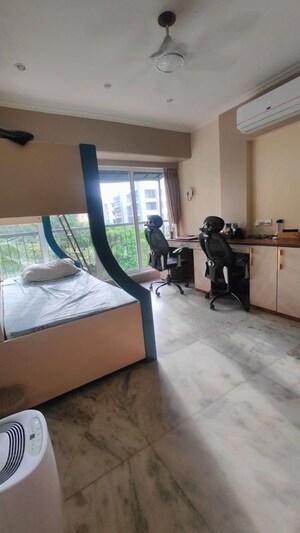 Bedroom in 2 BHK Apartment at Victoria Apartment Andheri, Andheri West – for Rent