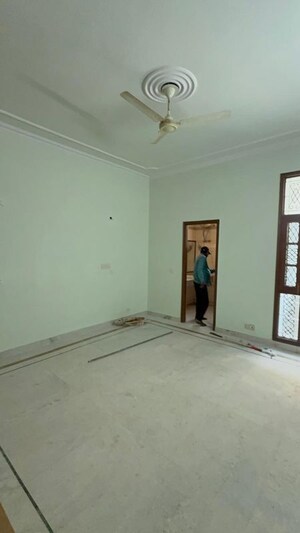 Room in 3 BHK Builder Floor at Kalkaji – for Rent