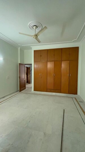 Room in 3 BHK Builder Floor at Kalkaji – for Rent
