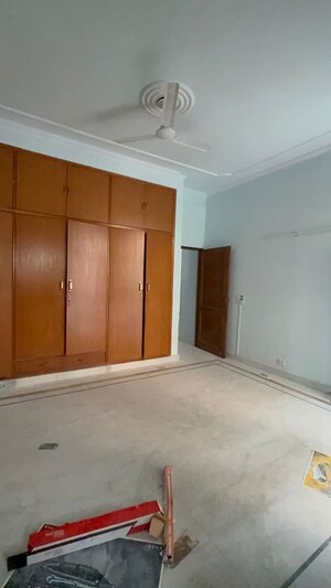 Room in 3 BHK Builder Floor at Kalkaji – for Rent