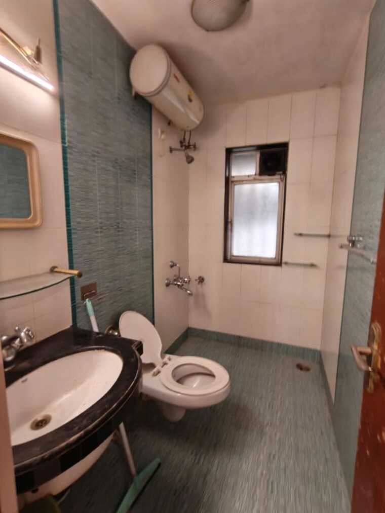 Bathroom, raheja-golden-rays 2 Bedroom 985 Sq.Ft. Apartment In Powai Mumbai 10679832