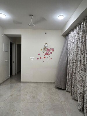 Room in 2 BHK Apartment at Tata Serein, Pokhran Road No Two – for Rent
