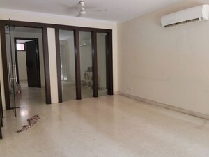 Room in 4 BHK Builder Floor at Kailash Colony – for Rent