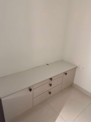 Room in 3 BHK Apartment at My Home Sayuk, Tellapur – for Rent
