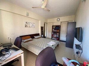 Team Area in 3 BHK Apartment at Dona Paula – for Rent