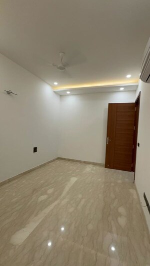 Room in 3 BHK Builder Floor at Shivalik Colony – for Sale